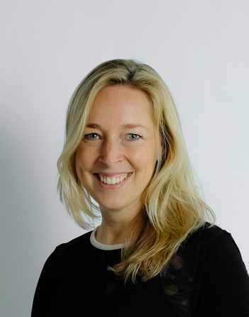 Iris van de Beek, Being